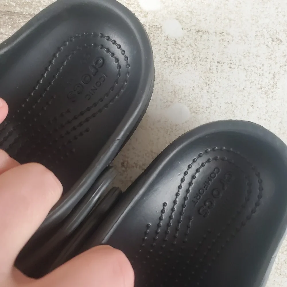 CROCS worn 2x